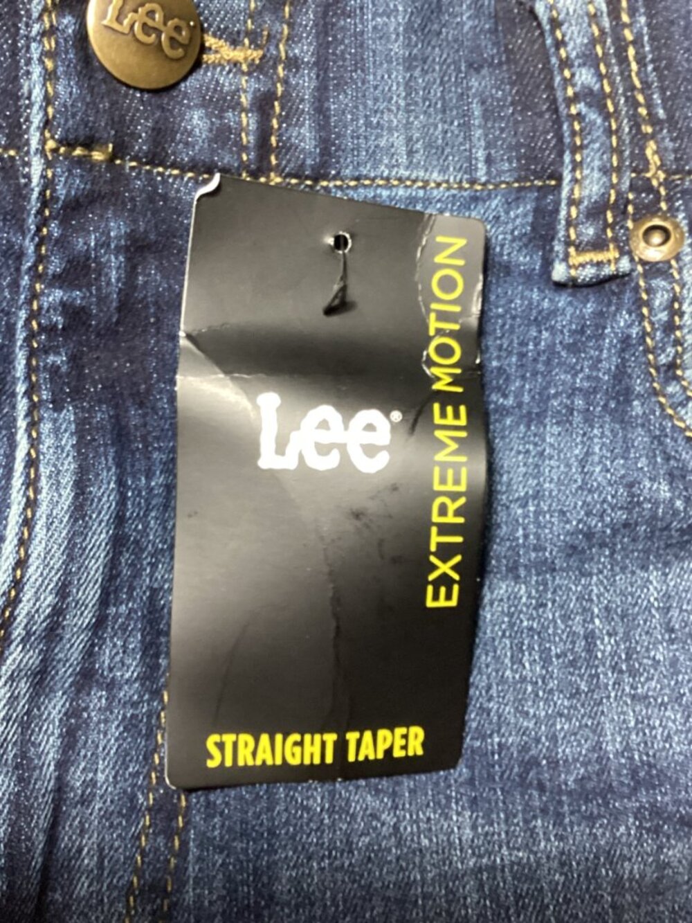 Lee: Men's Extreme Motion Jeans, Straight Taper, Size 38 x 30 - Picture 4 of 14